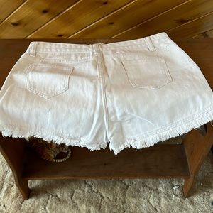 NWT WHITE JEAN SHORTS States large which I believe is an 8